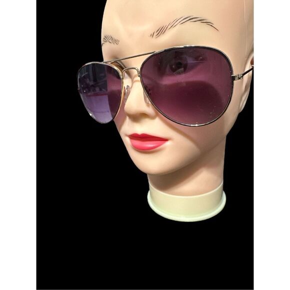 Super cute women Sunglasses minor attaches GOOD PREOWNED CONDITION - Picture 2 of 4